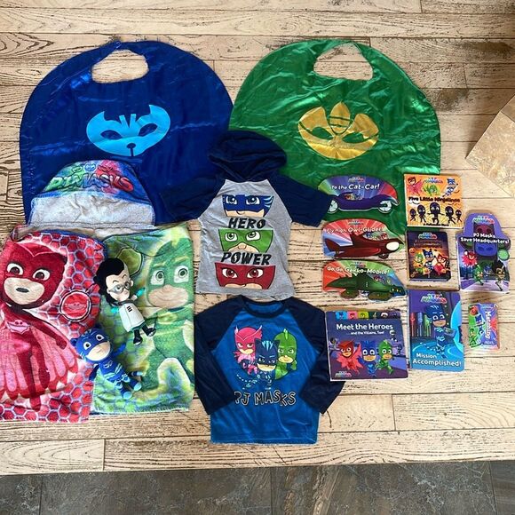 PJ MASKS bundle - 8 HC books, 2 stuffed animals, Hooded towel, capes & shirts - Picture 1 of 16